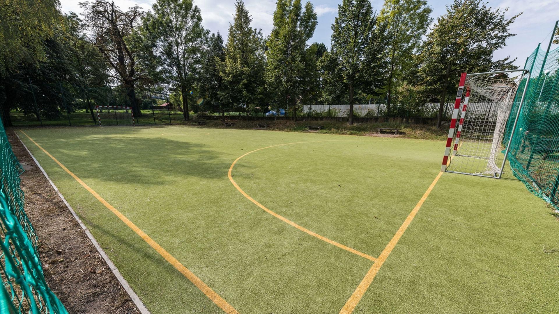 Sportovní hřiště u nádraží