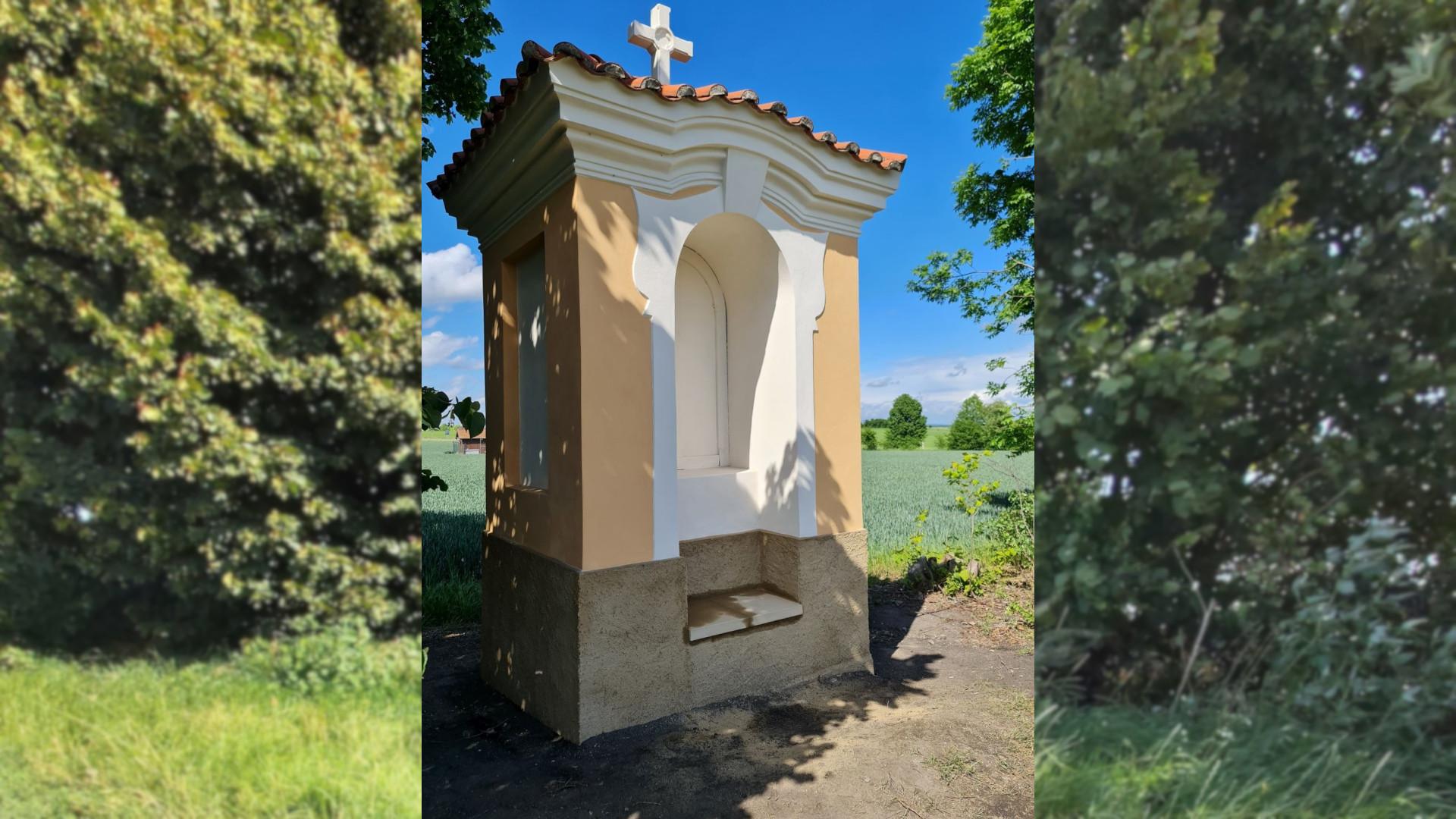 Kaplička v Třeboradicích